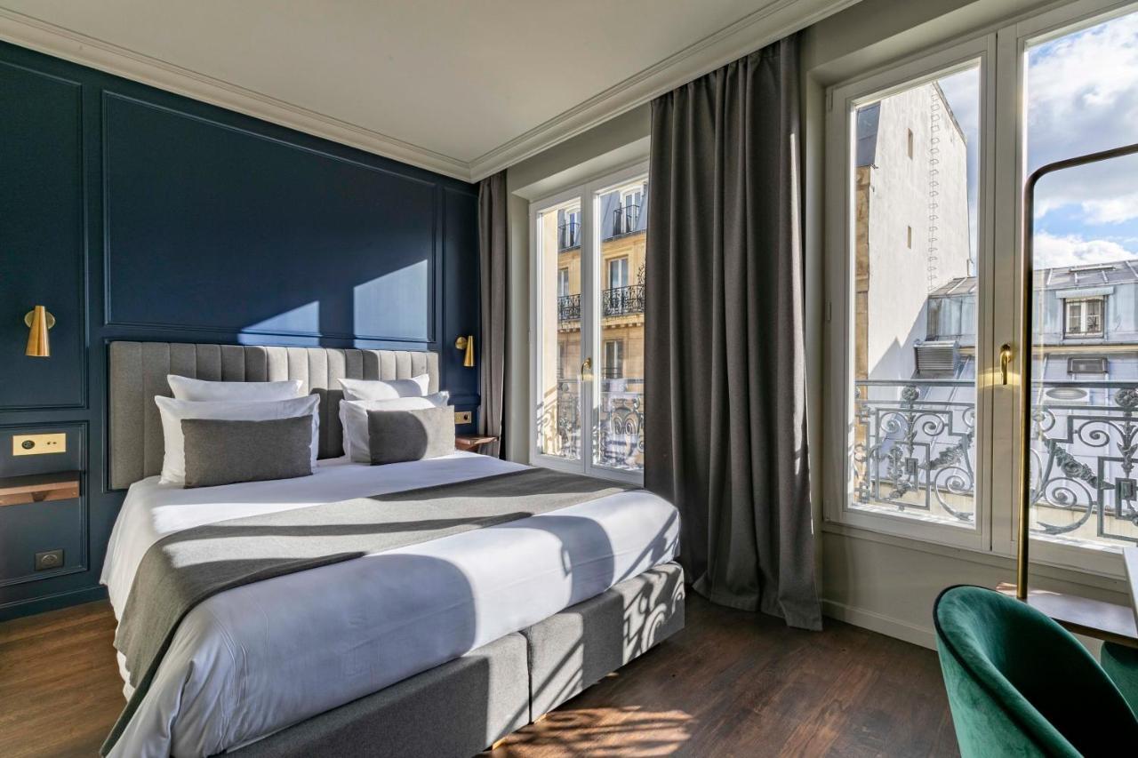 Deluxe Room (2 Adults + 1 Child)