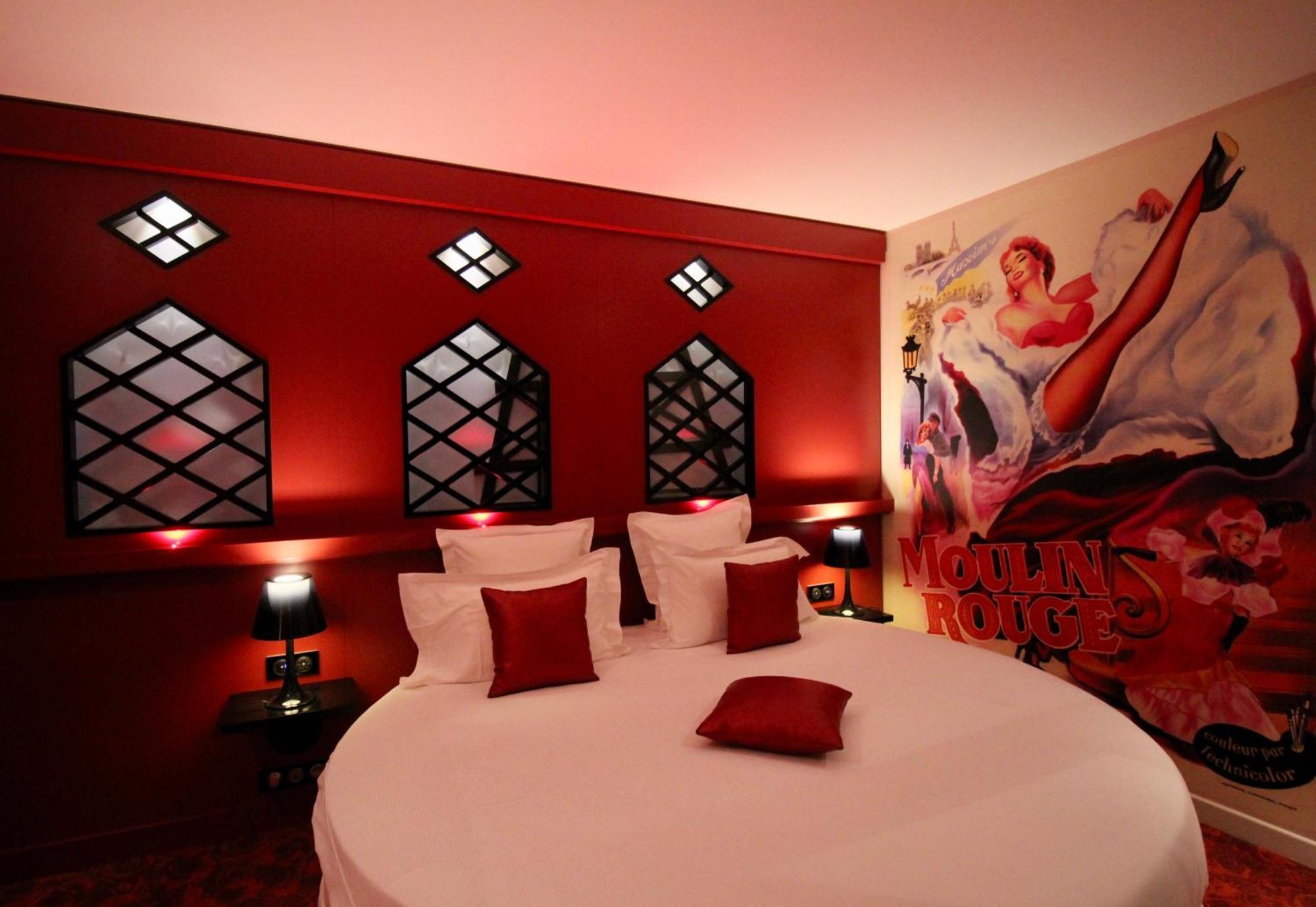 Double Room Moulin Rouge with Jacuzzi and round bed
