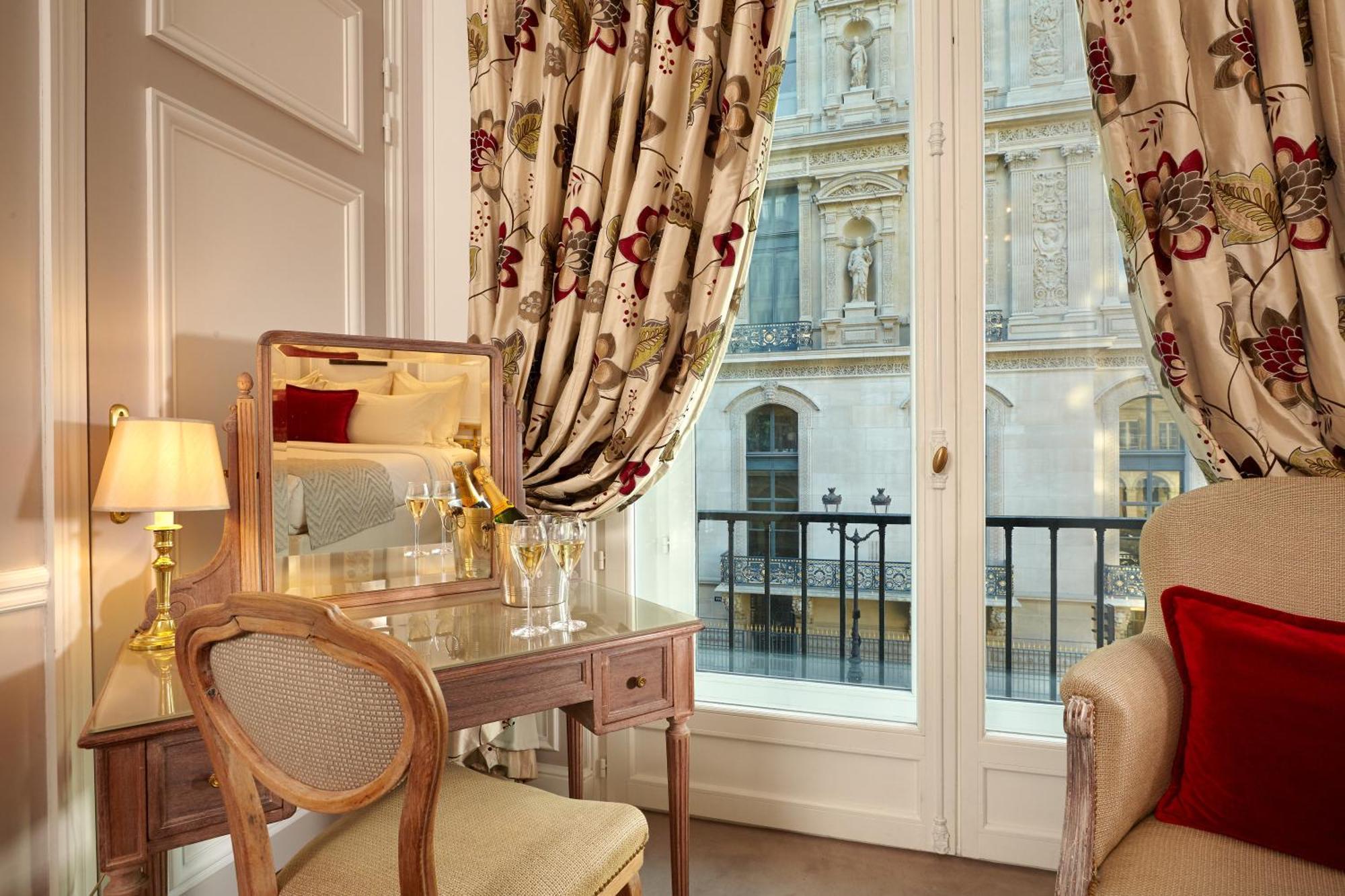 Prestige Room Louver Eiffel Tower