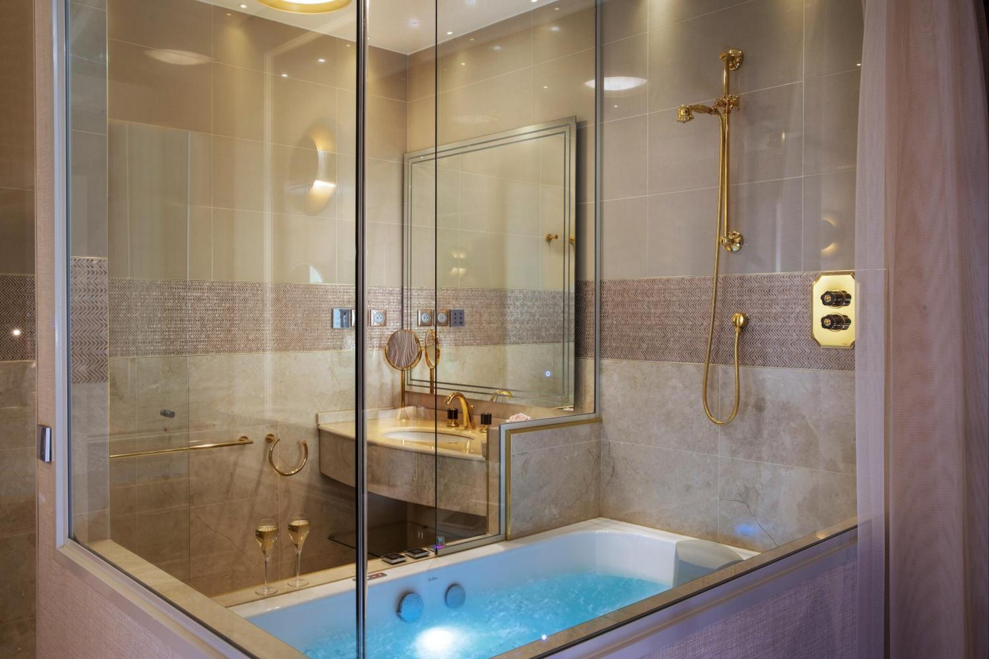 Deluxe Room Passion Jacuzzi