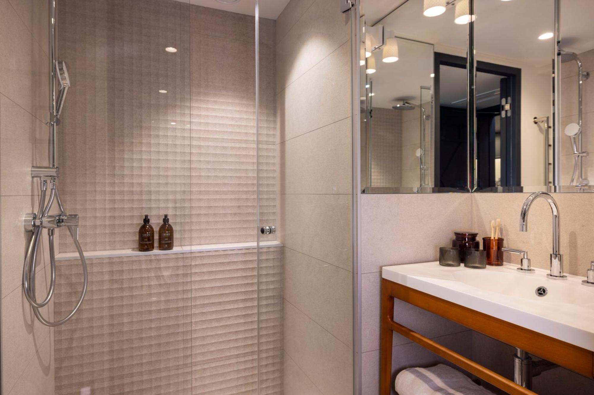 Double Room Private Spa Bath Access 60 minutes