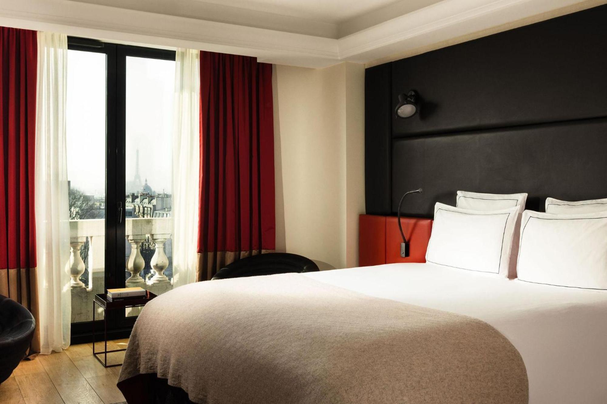Junior Suite – Eiffel Tower View