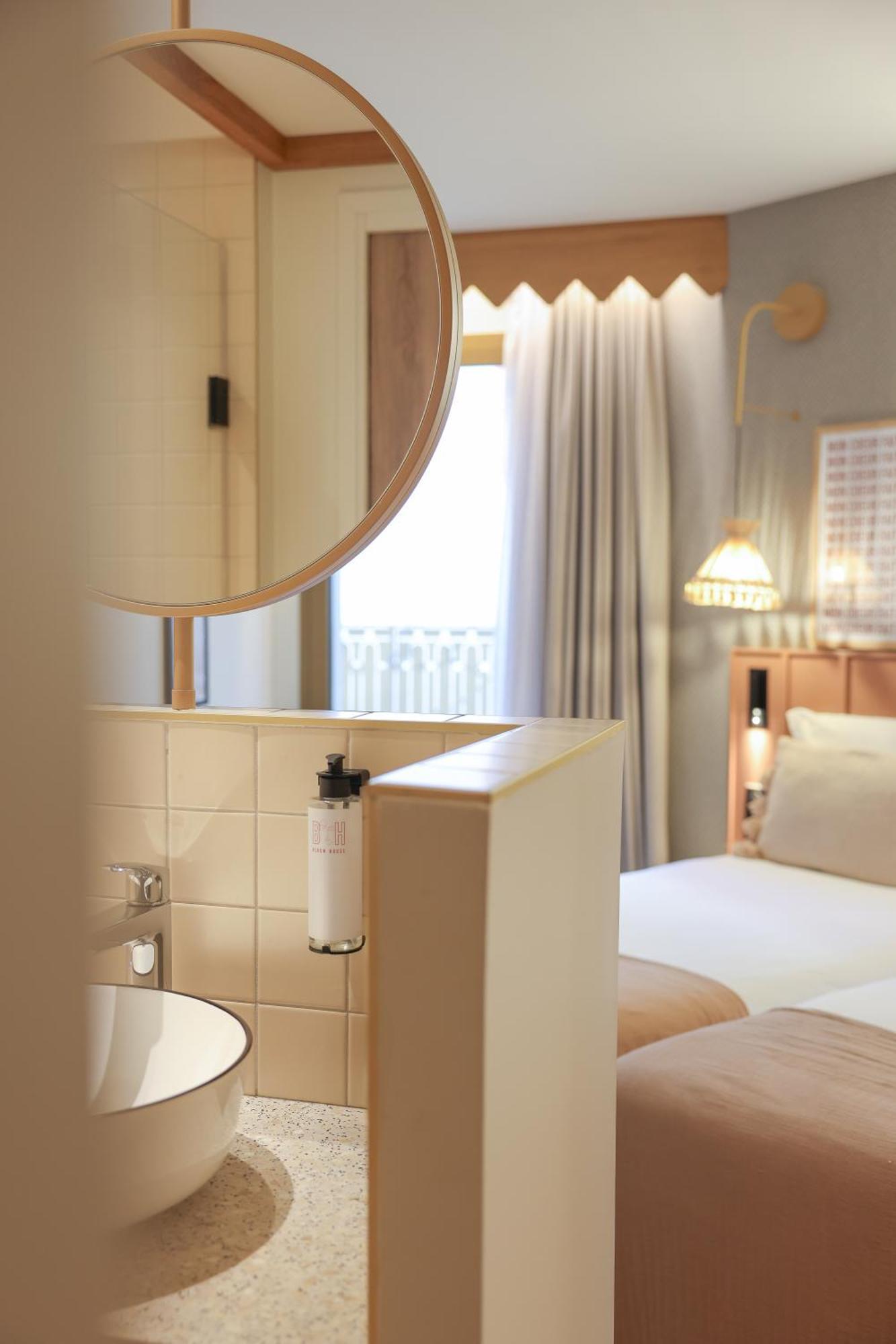 Classic Twin Room Balcony
