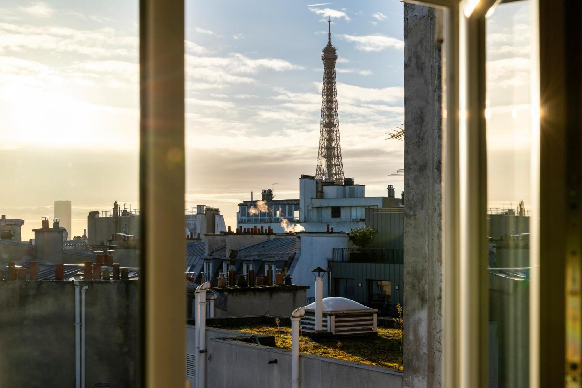 Room Eiffel Tower View