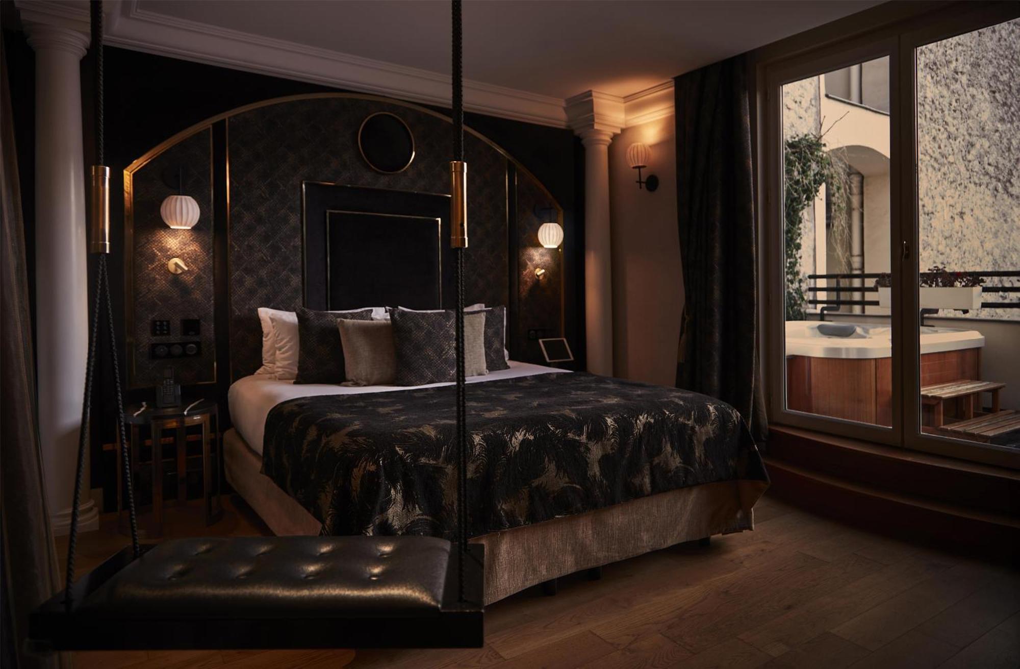 Luxury Room – Midnight bath Jacuzzi Terrace