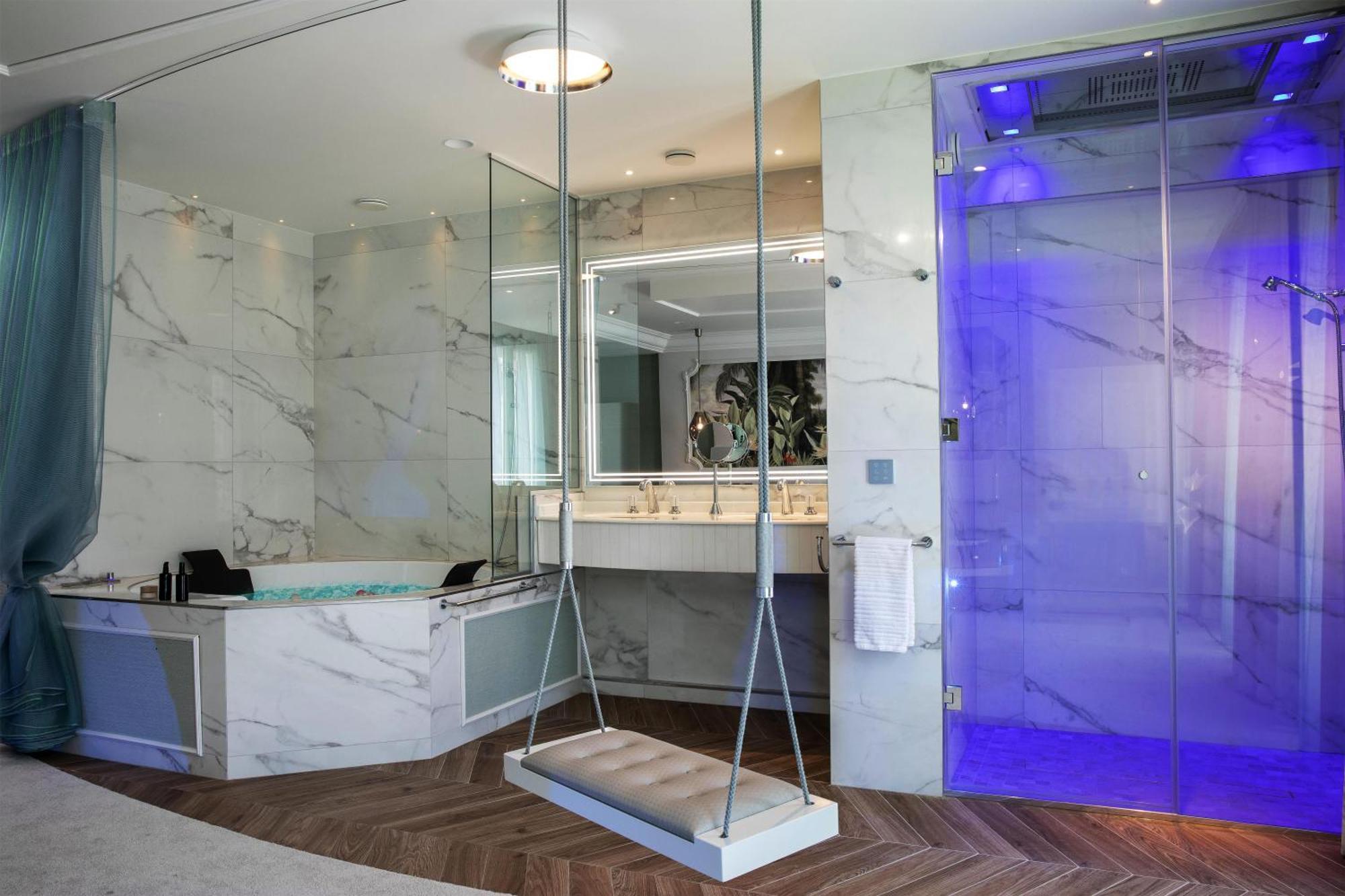 Luxury Room – Extravagant Jacuzzi Balcony