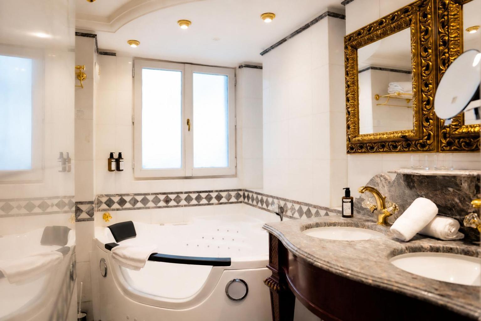 Deluxe Double Room Spa Bath