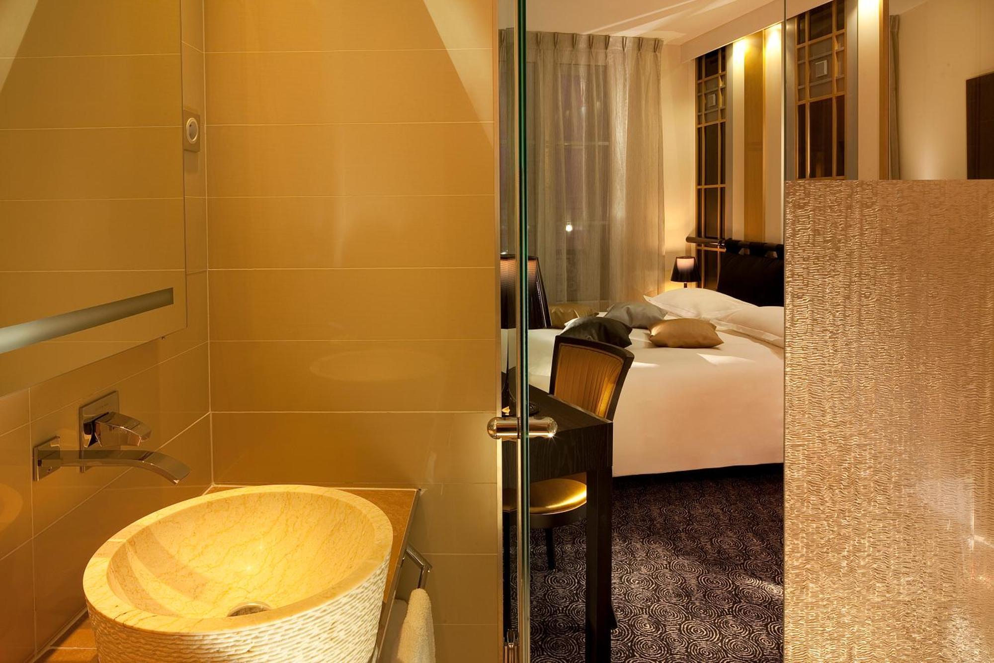 Double Room Trocadéro with Jacuzzi
